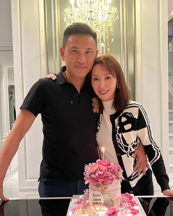 郭可盈14岁女儿晒结业礼照片 略施脂粉成最美校花