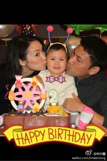 郭可盈14岁女儿晒结业礼照片 略施脂粉成最美校花