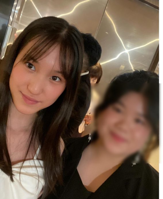 郭可盈14岁女儿晒结业礼照片 略施脂粉成最美校花