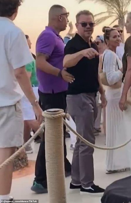 酒吧接炸弹恐吓 麦戴蒙夫妇淡定离场