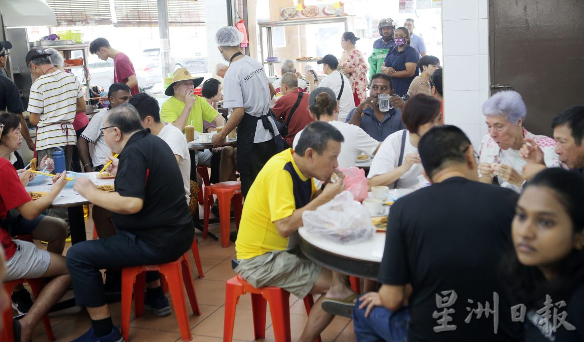 霹:封面主文/免签证措施刺激怡保餐饮业 中国游客激增