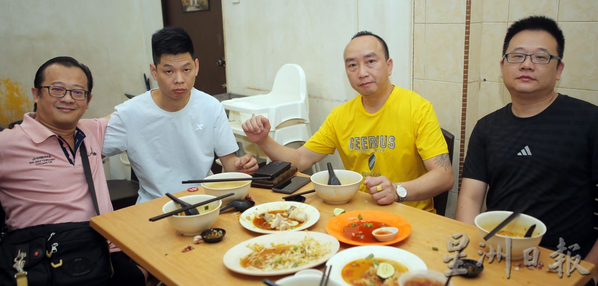 霹:封面主文/免签证措施刺激怡保餐饮业 中国游客激增