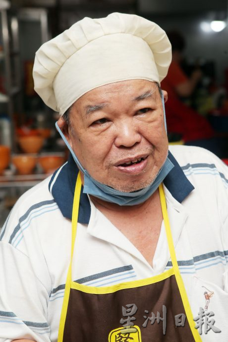 霹:封面主文/免签证措施刺激怡保餐饮业 中国游客激增