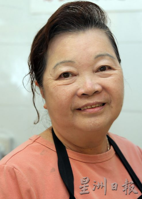 霹:封面主文/免签证措施刺激怡保餐饮业 中国游客激增