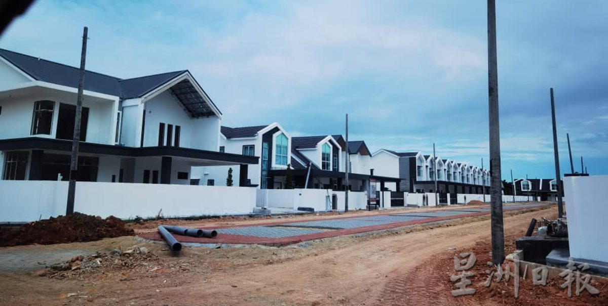 霹:封面主文/担心通膨 谨慎消费 二手屋业交易放缓