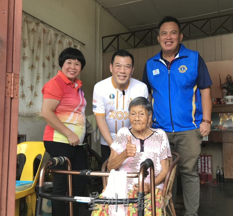 霹:封面主文/霹越来越受到游客青睐,游客人数飞速增长