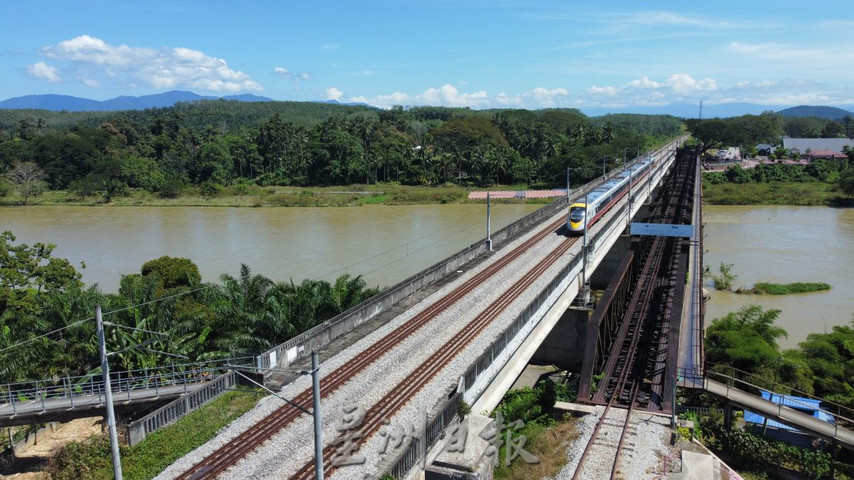 霹:封面主文/霹越来越受到游客青睐,游客人数飞速增长