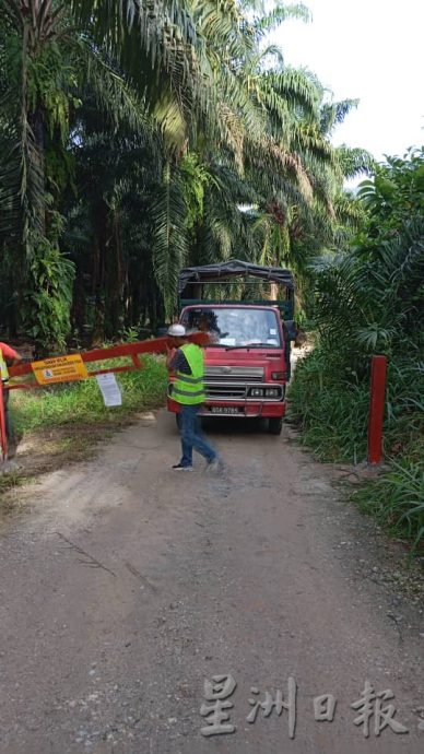 须一早排长龙登记 农民帮工延迟一小时开工