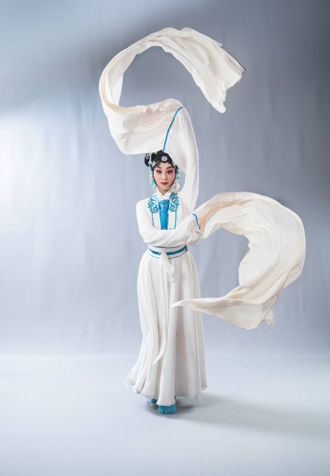 (12日见报)大都会/社区精彩主文/《魔幻京剧—情的困惑》