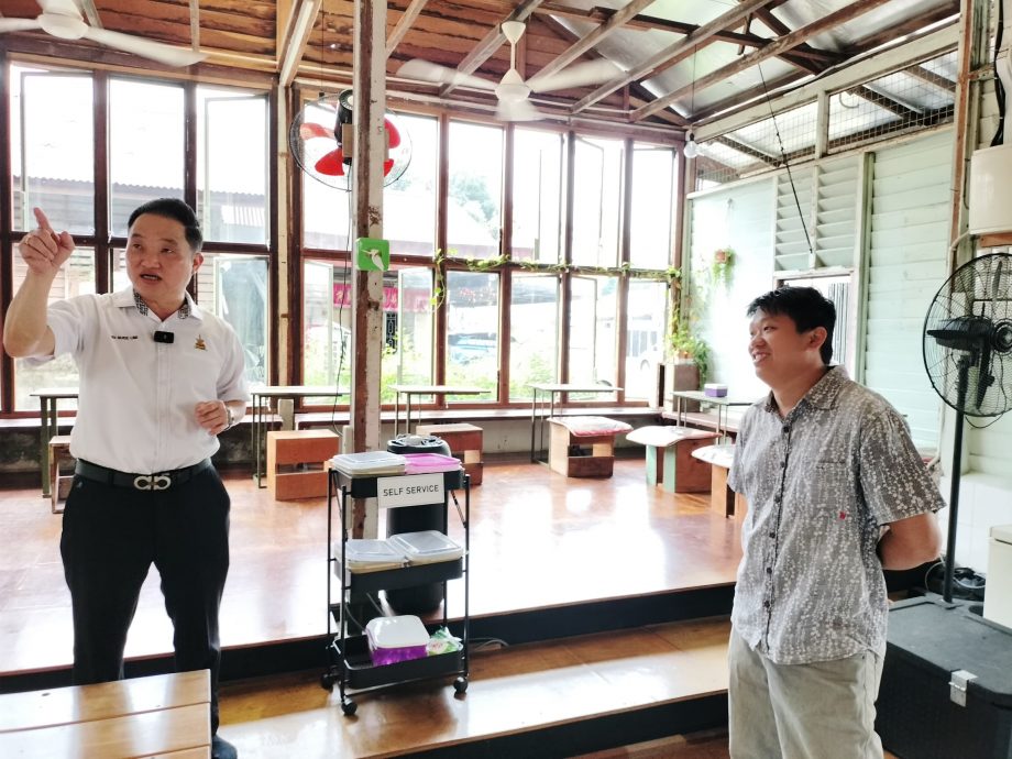 (先给文)大都会/ME03头/-黄瑞林巡访蕉赖11哩新村