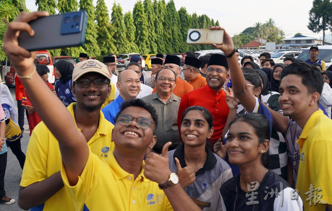 赞比里:关注优等生能否考入预科班,也不能忽略成绩一般却不获录取学生