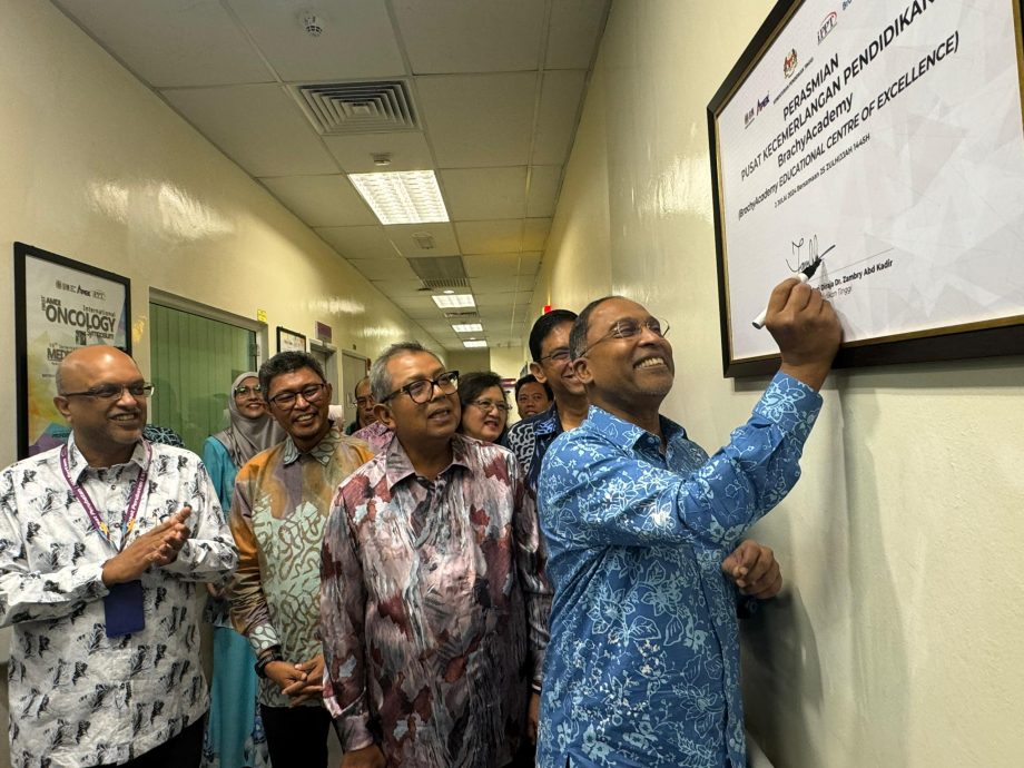 (全国版)赞比里:政府已做好准备解决名额问题,不会只是空谈。