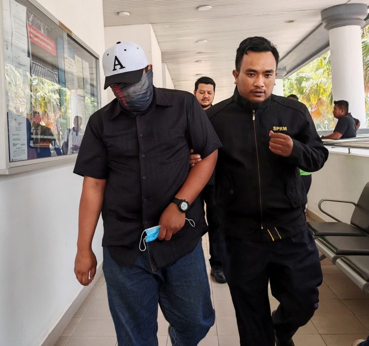 (全国版)陆路交通局官员受贿4万2100令吉面对40项指控不认罪。