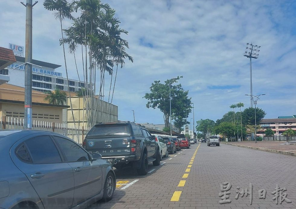 (古城封面主文)公共停车场不可停放超过24小时