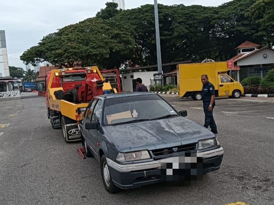 (古城封面主文)公共停车场不可停放超过24小时