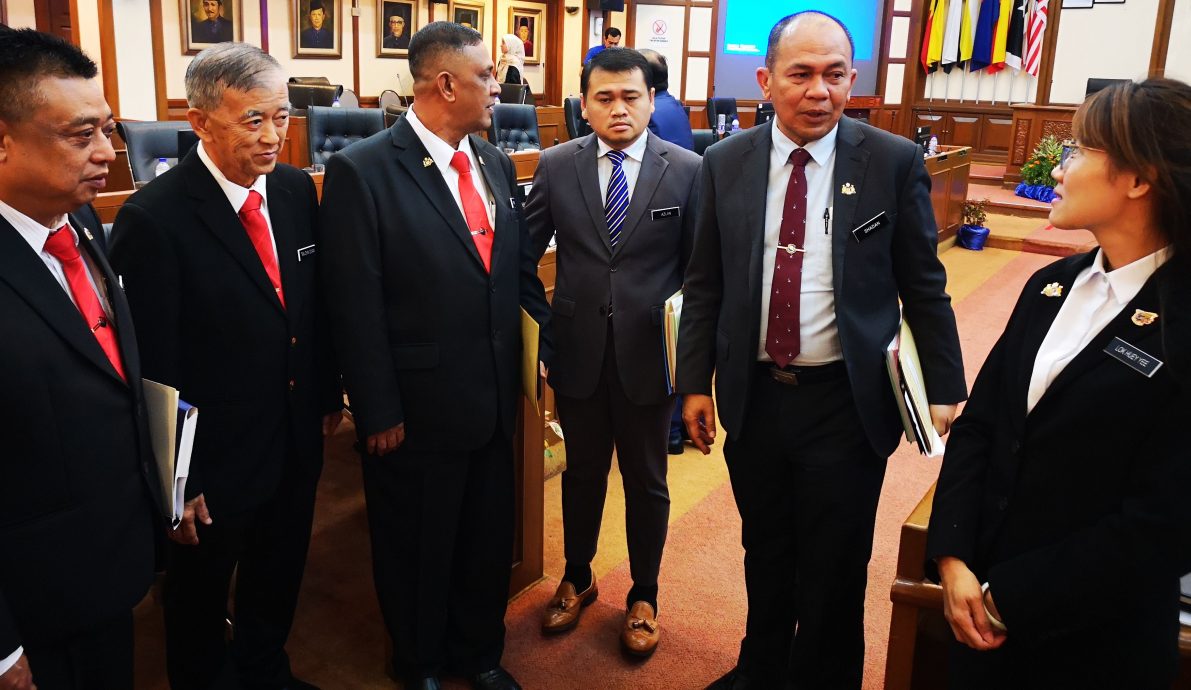 (古城封面主文)市厅将拟定新指南 所有食肆禁止宠物进入