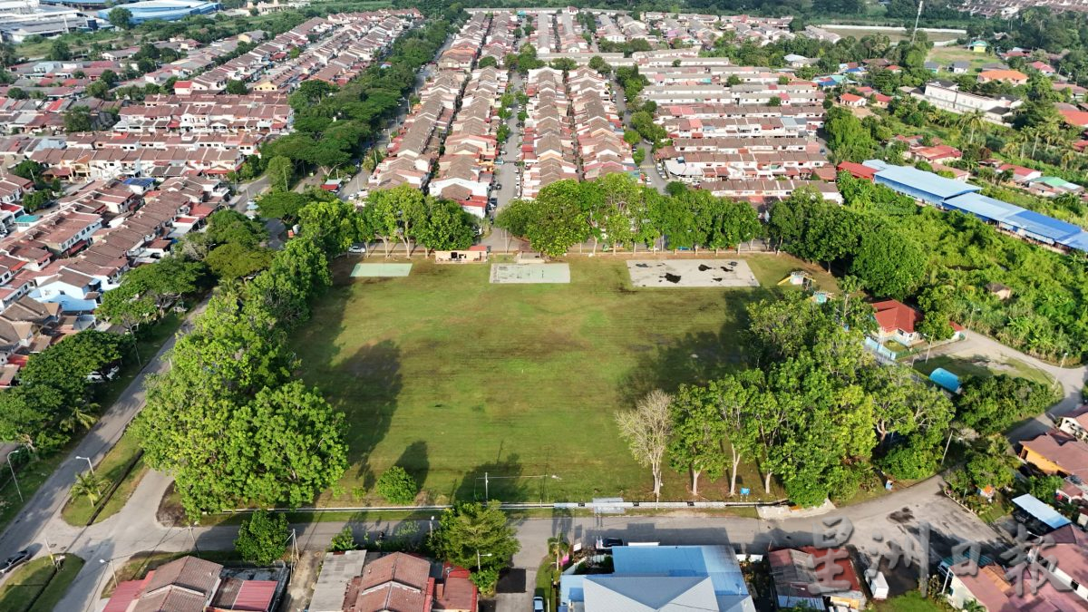 (古城封面主文)新马六甲花园大操场获拨款,设跑道路灯石椅运动器材