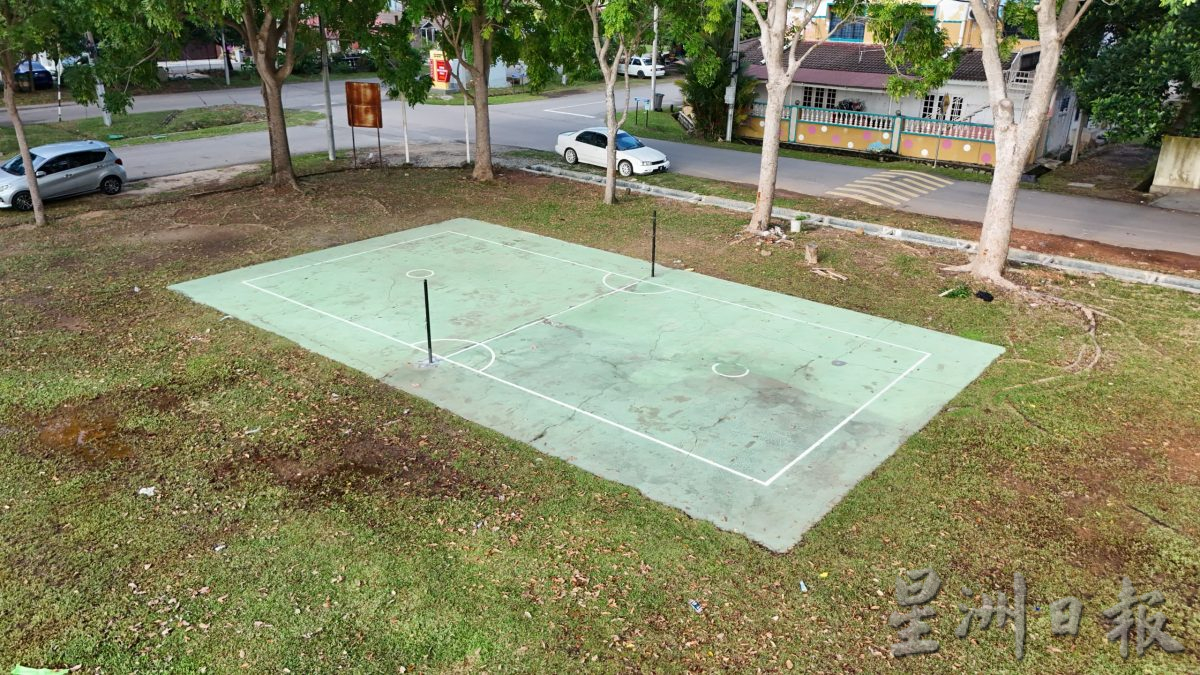 (古城封面主文)新马六甲花园大操场获拨款,设跑道路灯石椅运动器材