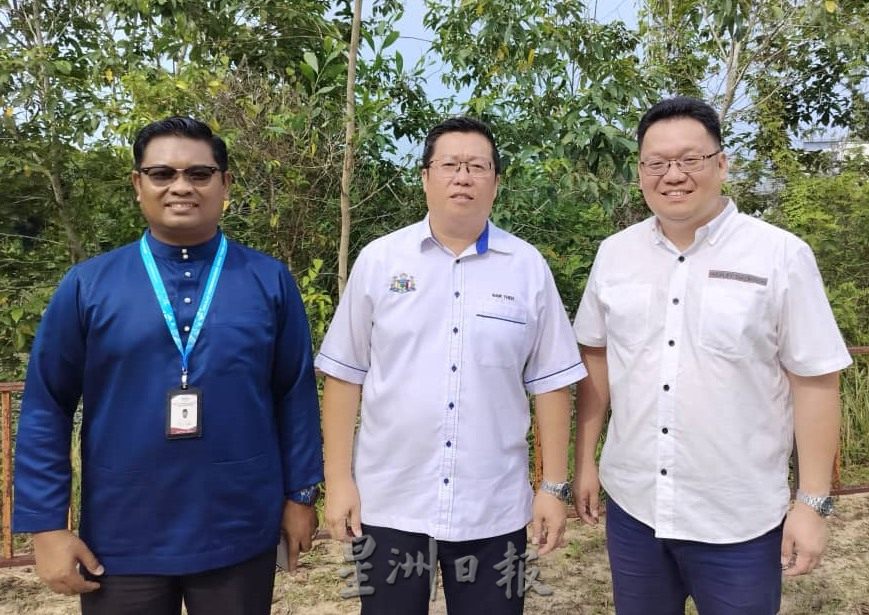 (古城封面副文)住宅花园围栏生锈断裂恐对居民安全构威胁