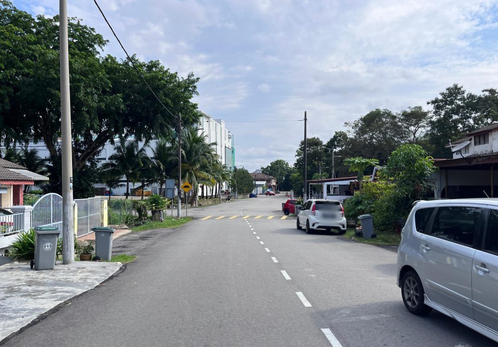 （古城版）爱极乐慕查化沙花园沟渠破损及路面下陷，居民盼提升沟渠消除安全隐患