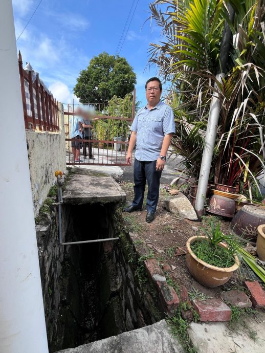 （古城版）爱极乐慕查化沙花园沟渠破损及路面下陷，居民盼提升沟渠消除安全隐患