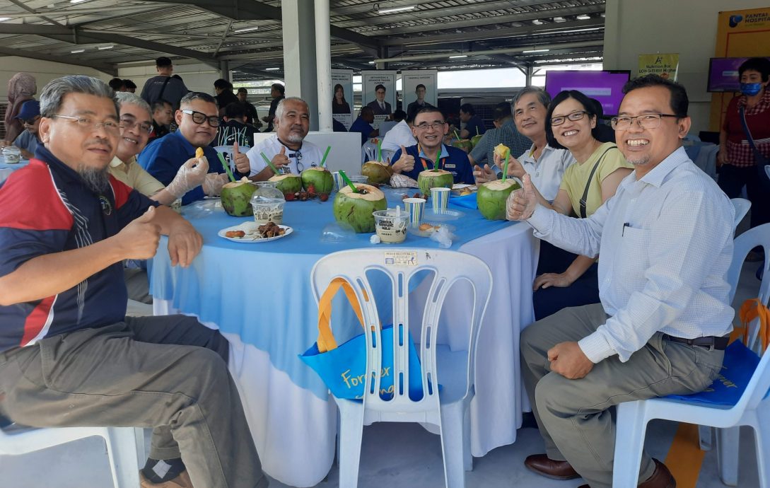 (古城版)爱极乐班台医院推介机器人辅助手术技术和绿色倡议