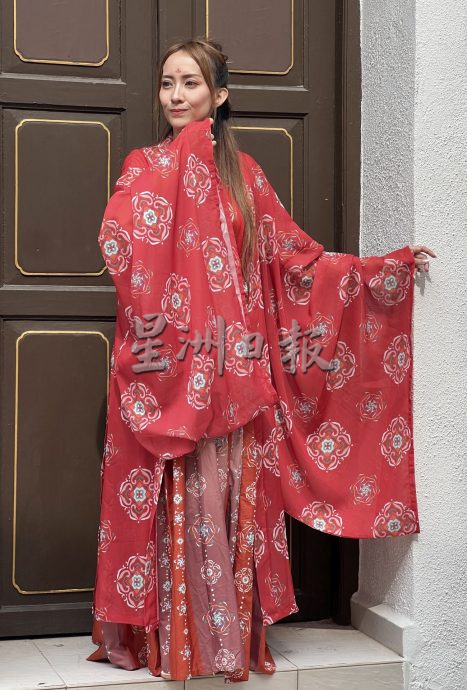 (古城第三版主文)古代女子穿越到丰兴巷·婉约动人婀娜多姿