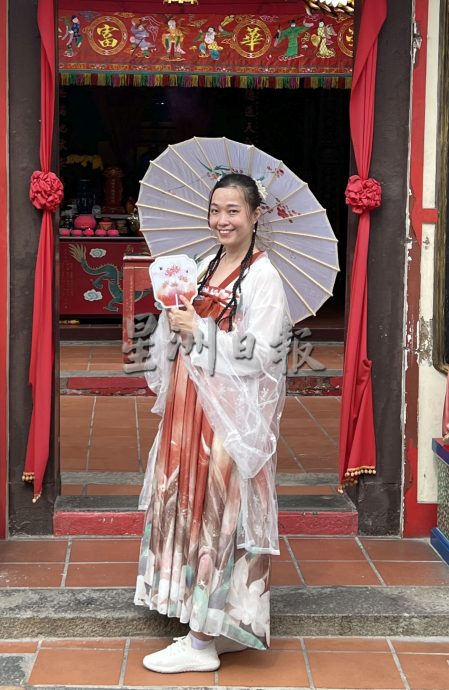 (古城第三版主文)古代女子穿越到丰兴巷·婉约动人婀娜多姿