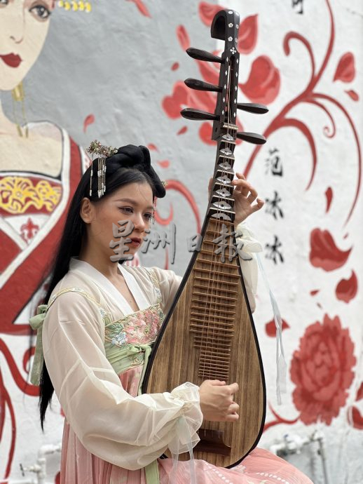 (古城第三版主文)古代女子穿越到丰兴巷·婉约动人婀娜多姿