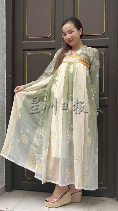 (古城第三版主文)古代女子穿越到丰兴巷·婉约动人婀娜多姿