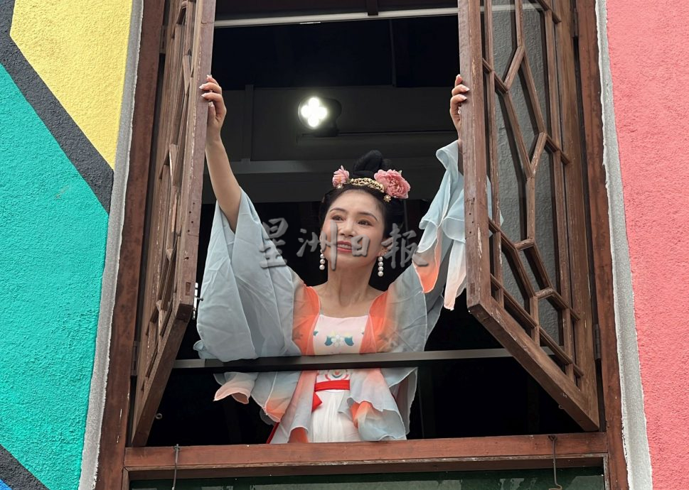 (古城第三版主文)古代女子穿越到丰兴巷·婉约动人婀娜多姿