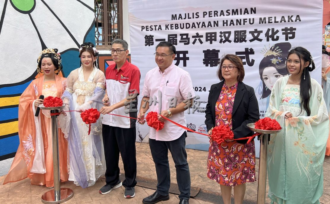 (古城第三版主文)古代女子穿越到丰兴巷·婉约动人婀娜多姿