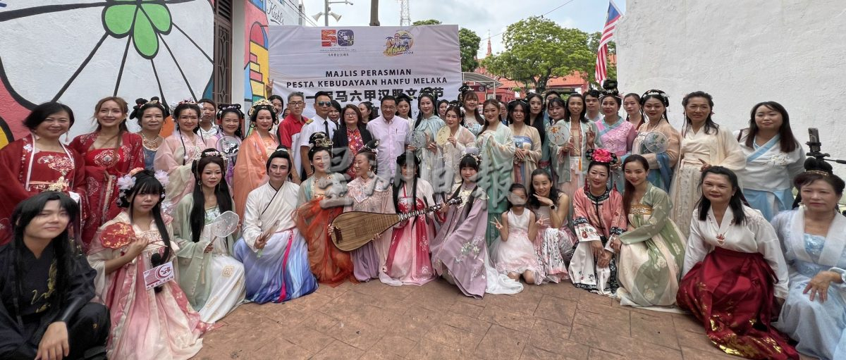 (古城第三版主文)古代女子穿越到丰兴巷·婉约动人婀娜多姿