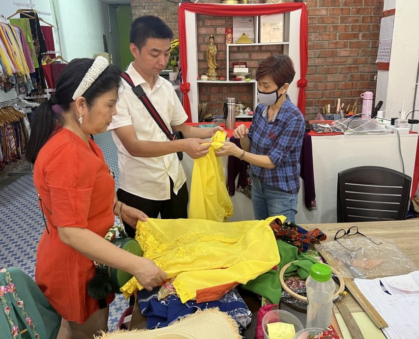 （古城第三版主文）游客爱穿娘惹装·推动娘惹服装文化及旅游