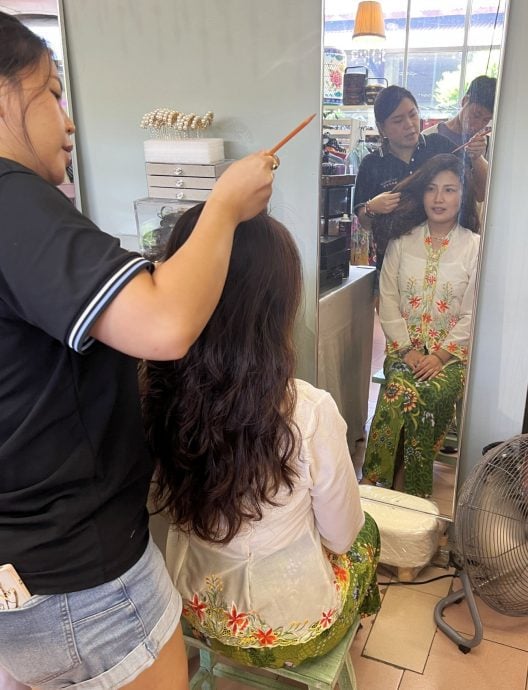 （古城第三版主文）游客爱穿娘惹装·推动娘惹服装文化及旅游