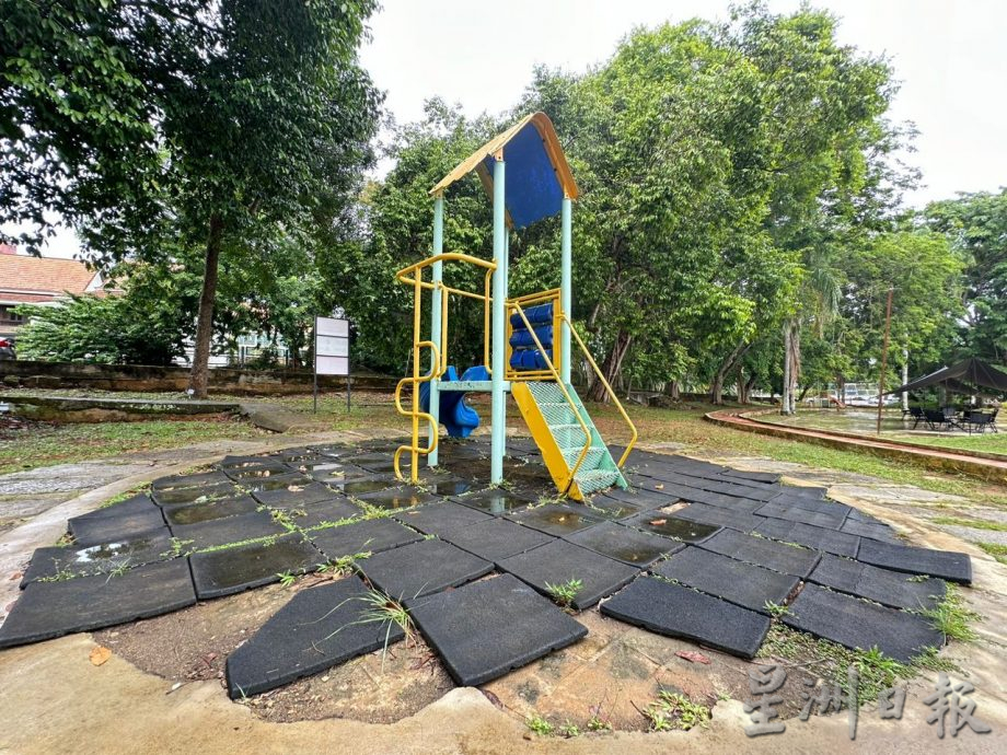 (古城第三版主文)爱极乐湖游乐设施损坏 公厕关闭维修逾3个月