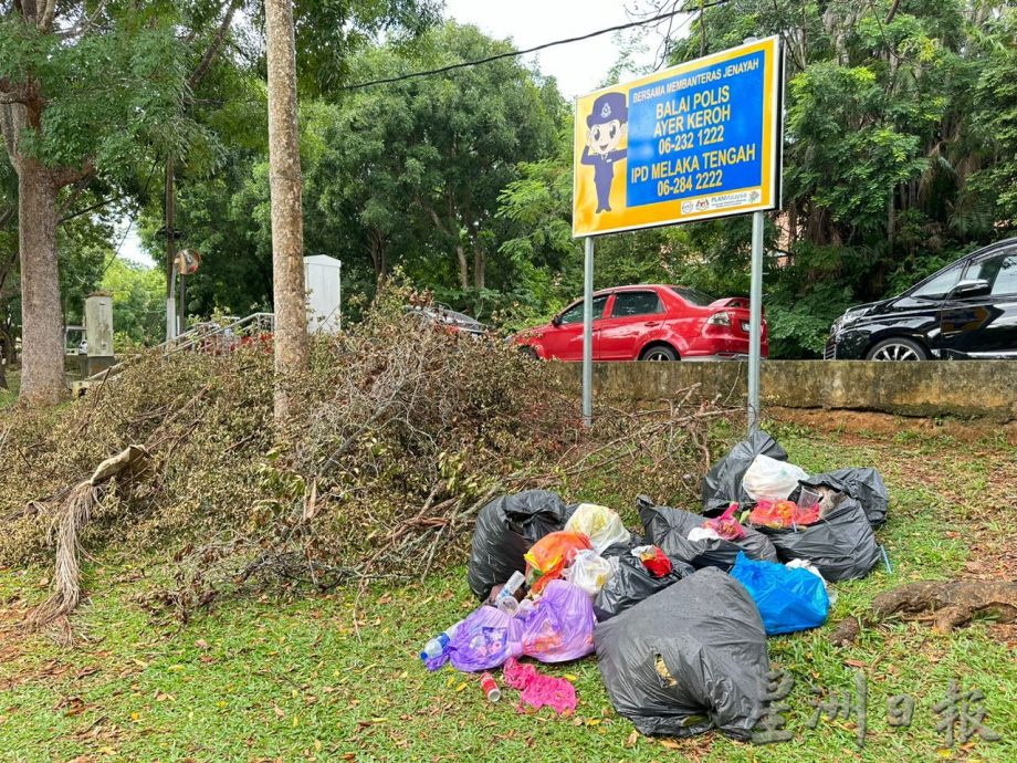 (古城第三版主文)爱极乐湖游乐设施损坏 公厕关闭维修逾3个月