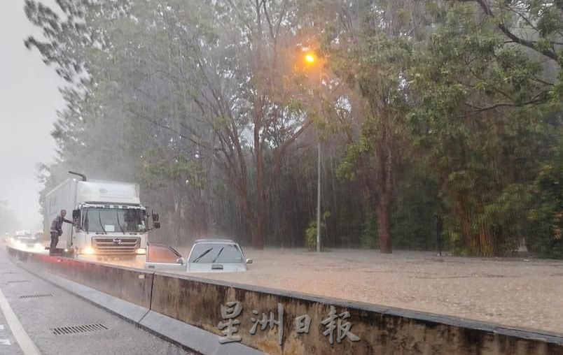 (古城第五版主文)SPA大道遭遇突发水灾,承包商将挖掘临时排水道,将雨水引入附近空地