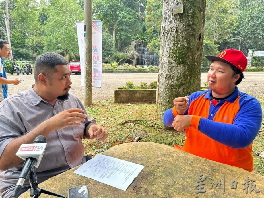 (古城第四版主文)聋哑人士当清洁工 养家活口为卫生环境贡献一份力