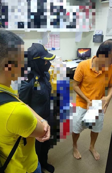 (大北马)一名文具商家涉嫌售卖仿冒著名品牌的打印机墨盒被取缔。