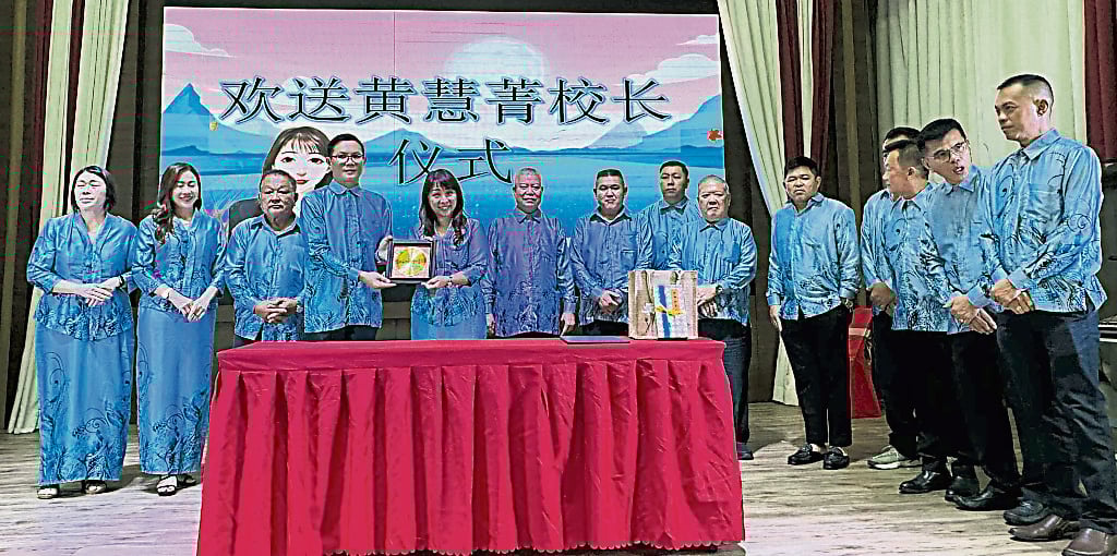 （大北马）主文//北海麦曼珍华小昨晚与中国成都崇州市学府小学签署备忘录。