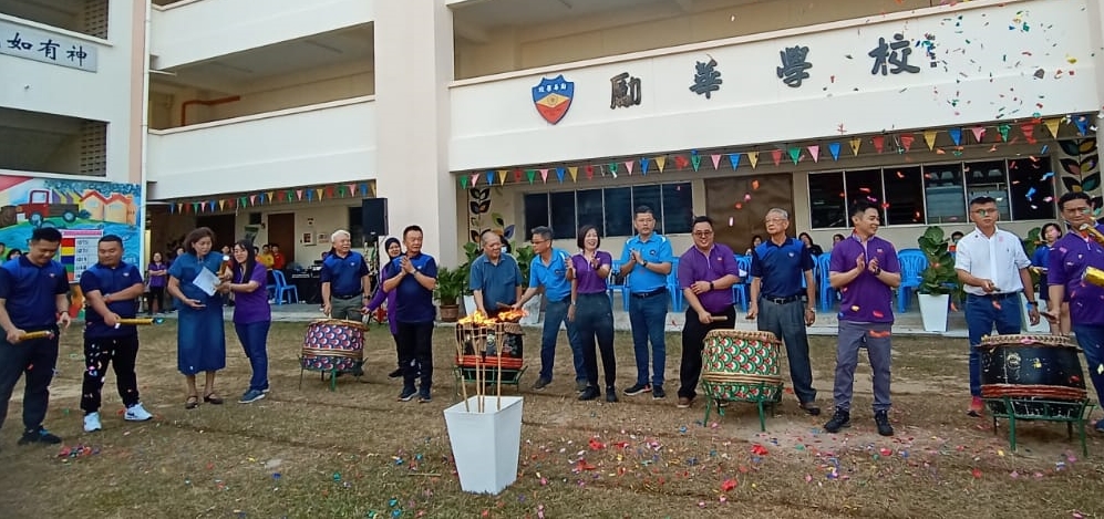 （大北马）北海励华学校运动会各队设计不同吉祥物出场