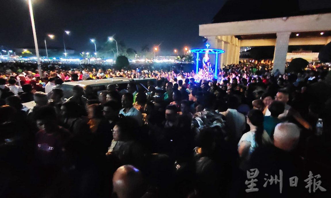 (大北马)圣安纳教堂主保日烛光游行