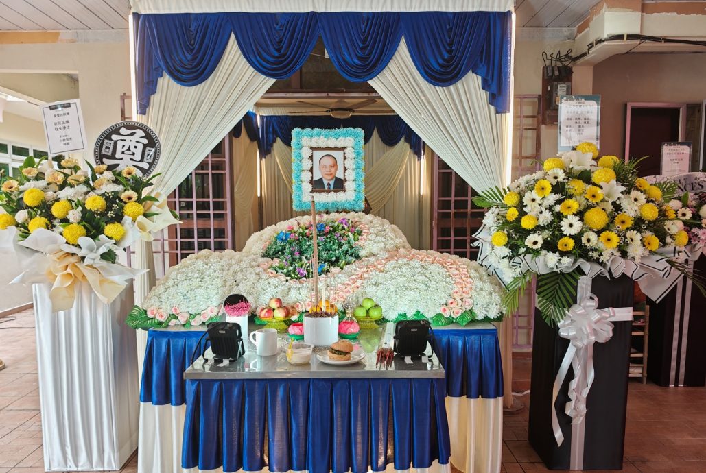 (大北马)圣米高中学的学生再也等不到华文老师李联耀了!