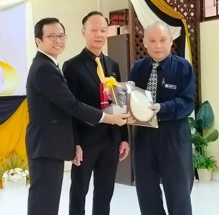 (大北马)圣米高中学的学生再也等不到华文老师李联耀了!