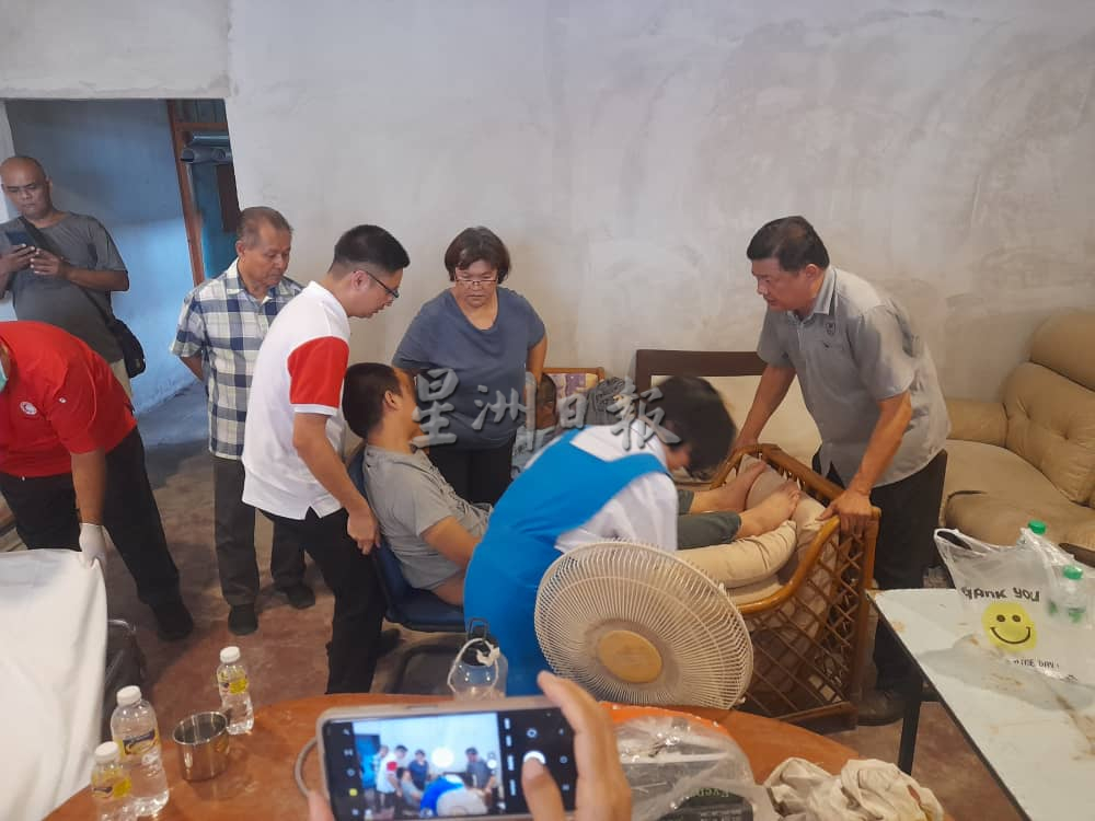 (大北马)大火烧毁两屋,孝儿放学回家找父亲气喘发作