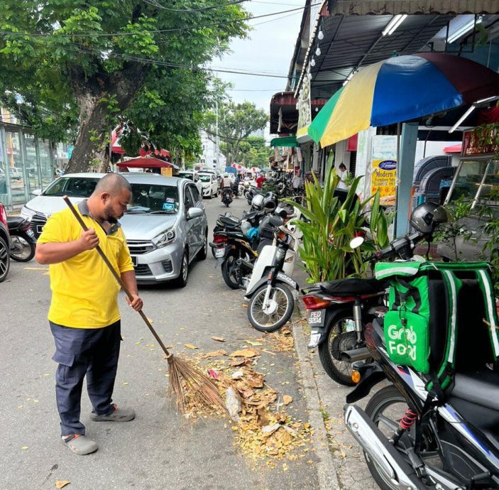 (大北马)市政厅无名英雄清沟渠 王耶宗吁勿乱丢垃圾