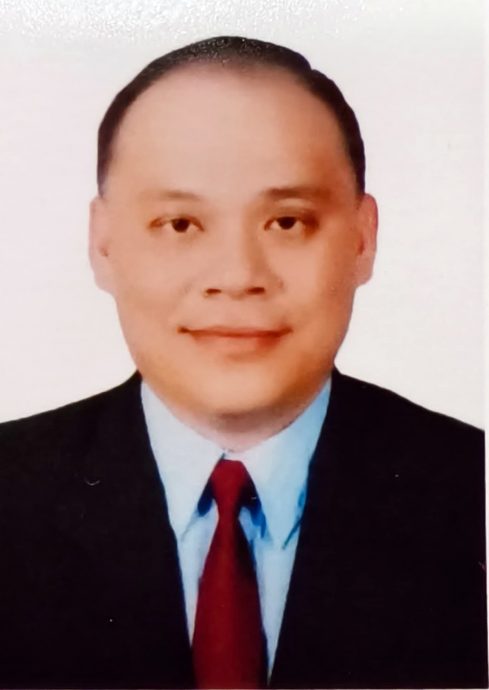 (大北马)杏坛痛失尽责华文老师,已故李联耀遗体途径圣米高让学生鞠躬致敬