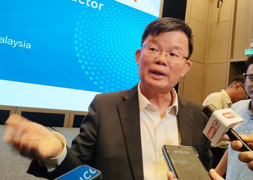 (大北马)沙滩骑马活动蔓延扰民 曹观友:可能疏于执法