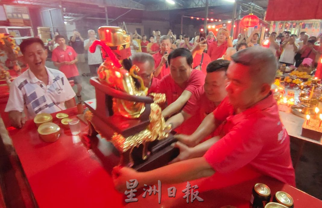 (大北马)西岭财神爷庙新金身,昨晚完成安座仪式